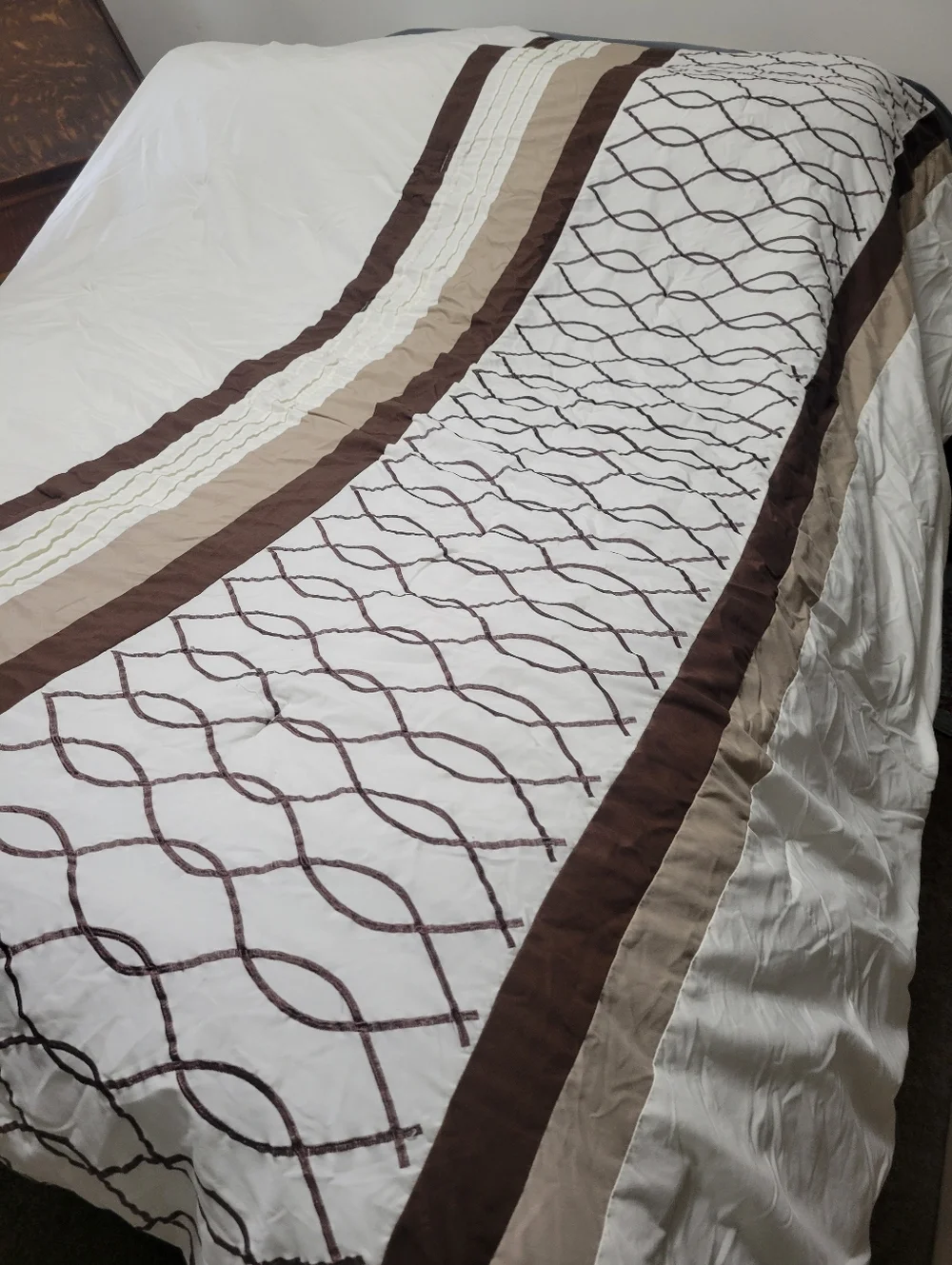 QUEEN COMFORTER - Picture 8 of 8